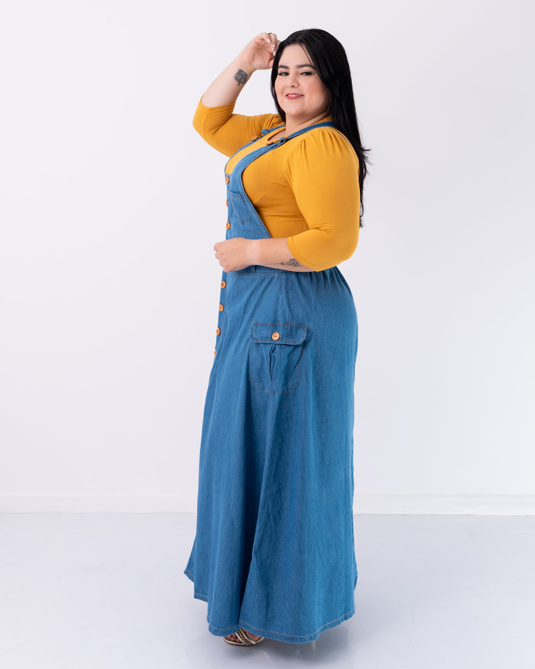 JARDINERA LARGA BOTONES Y BOLSILLO CAMUFLADO TELA CHAMBRAY