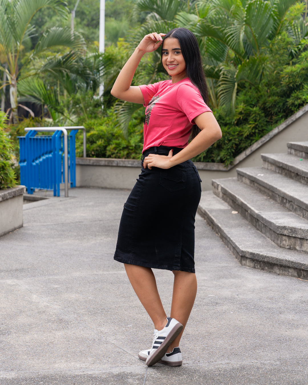 FALDA JEANS 3/4 CORTE ADELANTE DOS BOTONES