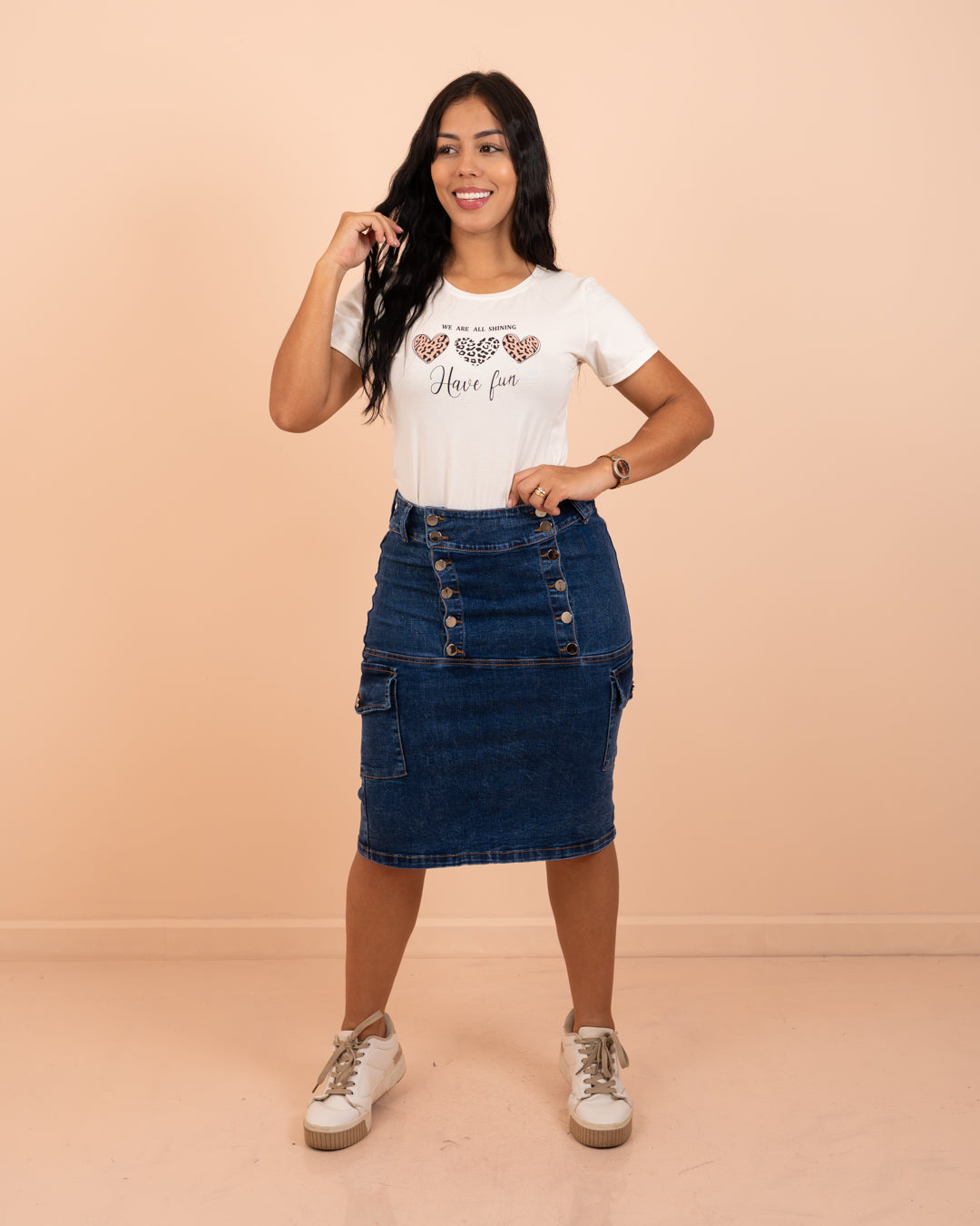 Falda jeans 3/4 cargo con botones ref. 3859 en tono oscuro, ropa cristiana femenina