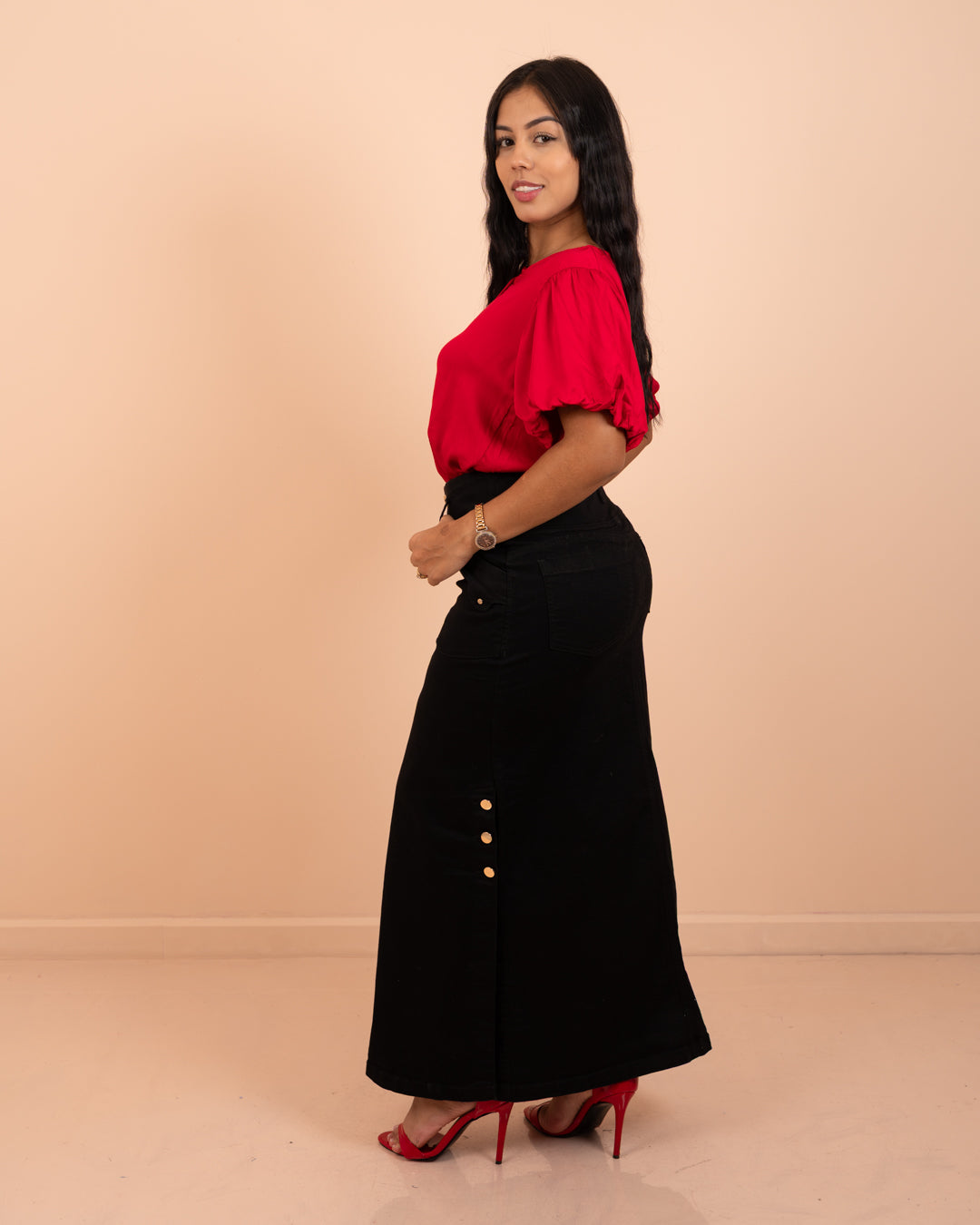 Vista lateral de la falda cristiana ref. 3884 en negra