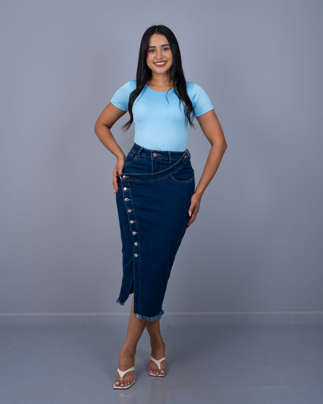 Falda Canillera Cruzada Botones a un Lado Semi Stretch ref. 8504 en oscuro, ropa cristiana femenina
