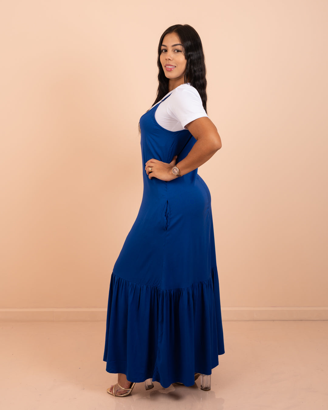 Vista lateral del vestido cristiano largo ref. 3909 en azul rey