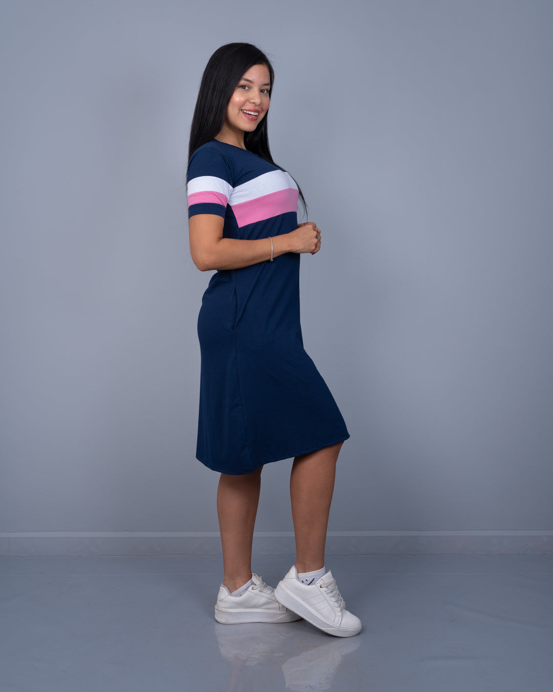 Vestido 3/4 Deportivo Tela Burda ref. 3947 en azul turquí con rosado, ropa cristiana femenina